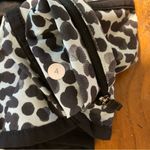 Lululemon Shorts Women Sz 4 Black Blue Tracker 4 Way Stretch Ace Spot Print Photo 2