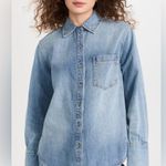 Alice + Olivia NWT-
Oversized Denim ShirtSadie Light Vintage Blue XS Photo 6