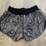 Lululemon Hotty Hot Sz 4 Women Black & White Paisley Workout Yoga Lounge Shorts Photo 4