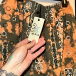 NWT FROM HERE AND BEYOND PANTS BLEACHED OLIVE BANDANA Size:S/M The NWT Jaded Gypsy Women's Harem Jogger Pants are a stylish and comfortable option for various occasions such as travel, weddings, or casual wear. Featuring a unique Bandana Tiedye pattern, these pants are made from cotton with a relaxed fit and tapered leg style. The high Photo 2