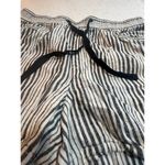 Gap  LINEN BLEND STRIPED LOOSE SHORTS WITH WAIST TIE WOMENS MEDIUM Photo 1