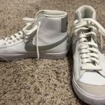 Nike  Blazer Mid Youth 6.5 Photo 0