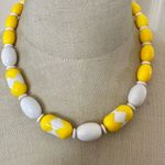 Vintage 1980s Avon Sunsations Yellow & White Plastic Beaded Necklace Photo 0