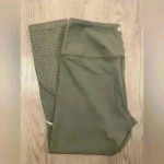 Avia  Women’s Active Flex Tech‎ Capri Leggings Size M Photo 5