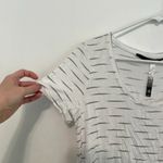 Kensie White Gray Striped Brushstroke Print Scoop Neck Short Sleeve T-Shirt Tee Photo 6