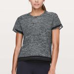 Lululemon Women's Find Focus Short Sleeve Shirt Size 4 Twillines Ice Grey/Black Photo 0