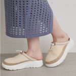 UGG  Women's Ivory sheepskin suede platform Westsider hybrid slipper shoes 12 Photo 0