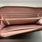 Tory Burch A Rare HTF Vintage  Soft Pink Leather Zip Around Beautiful Wallet Photo 2