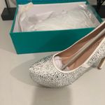 Lauren Lorraine Elegant Silver White High Heel Pumps by  Size 11 Photo 3