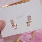 Women's Rose Flower Gold Stud Earrings Photo 2