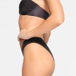 SKIMS Weightless Strapless Bra Photo 3