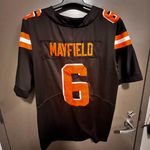 Men’s Cleveland Browns Jersey Size L Photo 1
