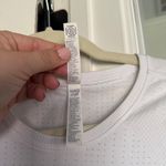 Athleta In Motion Tee Crewneck White Top Short Sleeve Stretch workout seamless Photo 3