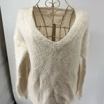 Everly Ivory Pullover V-neck Sweater Size Medium Eyelash Feather Texture Photo 0