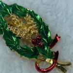 Vintage Gerrys Christmas Holiday Jewelry Pin Brooch Holly Leaves Pinecone Center Photo 3