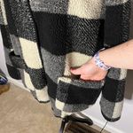 American Eagle Womens Black White Plaid Teddy Sherpa Full Zip Jacket sz XL Photo 3