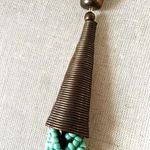 Green and brass tone long seed beaded necklace Photo 3