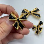 Vintage Gold Tone & Black Enamel Set Clip On Earrings Brooch Set Estate Jewelry Photo 4