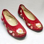 Xingqiu Red Chinese Embroidered Floral Shoes Ballet Flats Slippers 36 Size 6 Photo 0