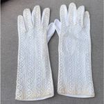Vintage white lace dainty dress gloves Photo 1