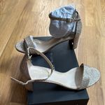 NIB Pelle Moda Gold Heels with Sparkly Finish sz 8.5 Photo 3