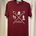 Jerzees NWOT Size M Burgundy Tee Shirt Camp Hike S’mores Mountain Outdoor Print Photo 0