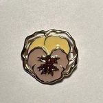Avon Full Bloom Pansy Flower Brooch Pin Gold Tone Photo 0