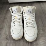 Nike Jordan 1 Mid Photo 1