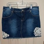 Venus Lace Accent Denim Mini Skirt medium wash size 8 Photo 0