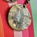 Silver tone and Shell circle Pendent Necklace Photo 2