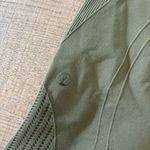 Lululemon green seamless crop workout leggings Photo 2