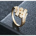 Elegant 18k Gold Photo 2