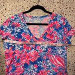 Lilly Pulitzer  Michele V-neck Tee Shirt Bay Blue Pop Pop size xl Photo 3