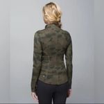 Lululemon Forme jacket II‎ Savasana Camo Fatigue Green Size 4 Photo 1