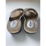 Artisan Clarks‎  5.5M White Beaded Flip Flop Sandals Turquoise Silver Accents Photo 4