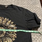 Graphic print medium women's sunflower shirt black short sleeve pre owned Photo 3