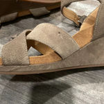 Lucky Brand Women’s Wedge Sandals Beige Suede 8.5 Photo 6