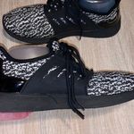 Black & white comfy athletic sneakers woman’s 9 Photo 2