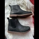 UGG  Women's Classic Ankle Chelsea Boots - Size 6 Photo 7