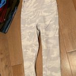 Lululemon White camo ribbed  leggings size 4 never worn black Photo 1