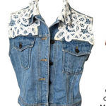 American Vintage ADORABLE VINTAGE 90's Made in USA Cotton denim lace trim vest medium. Photo 0