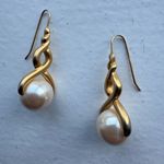 Good Tone Pearl Drop Earrings Gold Photo 3
