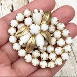 Vintage Unsigned White Milk Glass Oval Flower top Brooch Photo 1