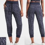 Athleta  Trekkie North Printed Crop 23" Jogger Women's Photo 1