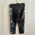 Adidas  Black and Grey Patterned Cropped Leggings S Photo 3