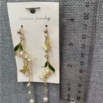 Elegant Gold Butterfly Lily of the Valley Drop Earrings Floral Dangle Pearl new Photo 2
