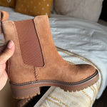 Crown Vintage Chelsea DSW Brown Boots Size 6 Photo 0