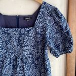 Madewell  Poplin Puff-Sleeve Tiered Babydoll Dress in Paisley Garden Photo 4