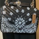 🩵NWT🩵 BANDANA PRINT FAUX LEATHER LOOK CROSS BODY/CLUTCH PURSE 9”x7”W/CHAIN STRAP Black Photo 5
