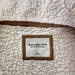 Abercrombie & Fitch  Soft Women's White Full Zip Sherpa Fleece Jacket Sz XS Photo 4